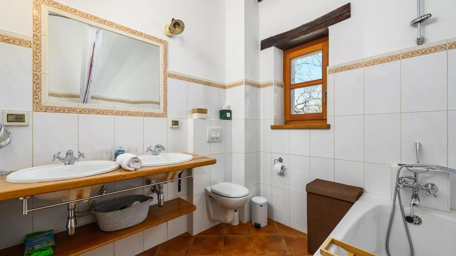 Pretty Villa With View Rajki