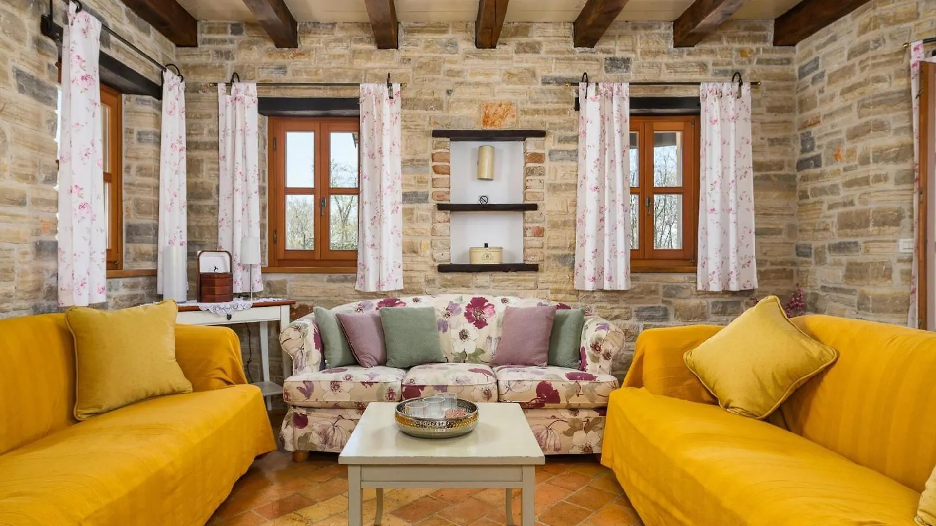 Pretty Villa With View Rajki