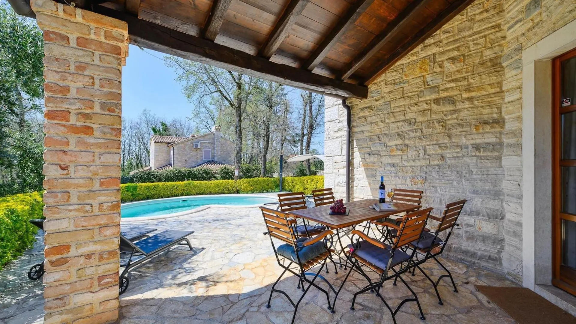 Pretty Villa With View Rajki